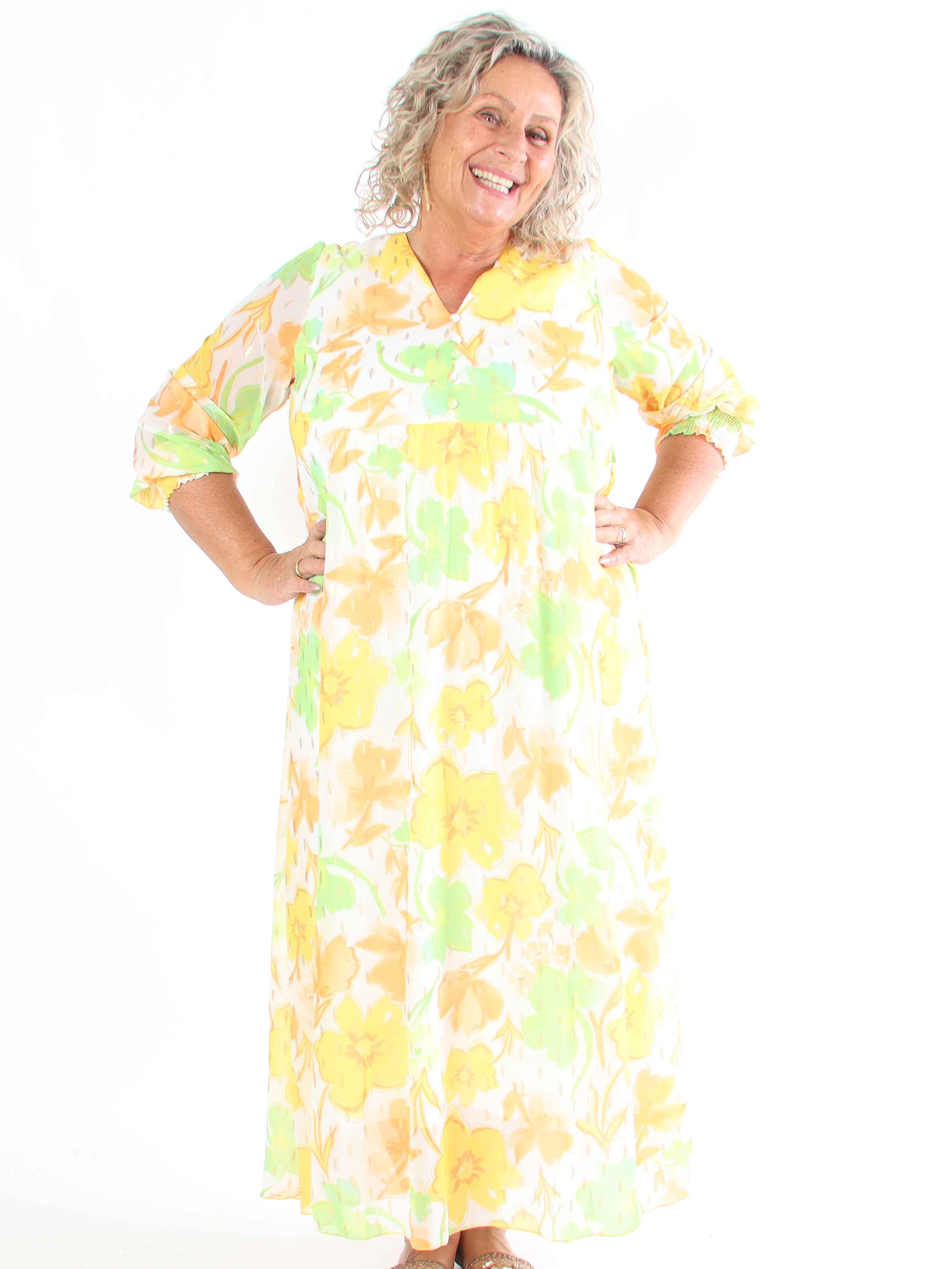 Mika - Söt plus size sommarklänning i chiffong med guldnitar